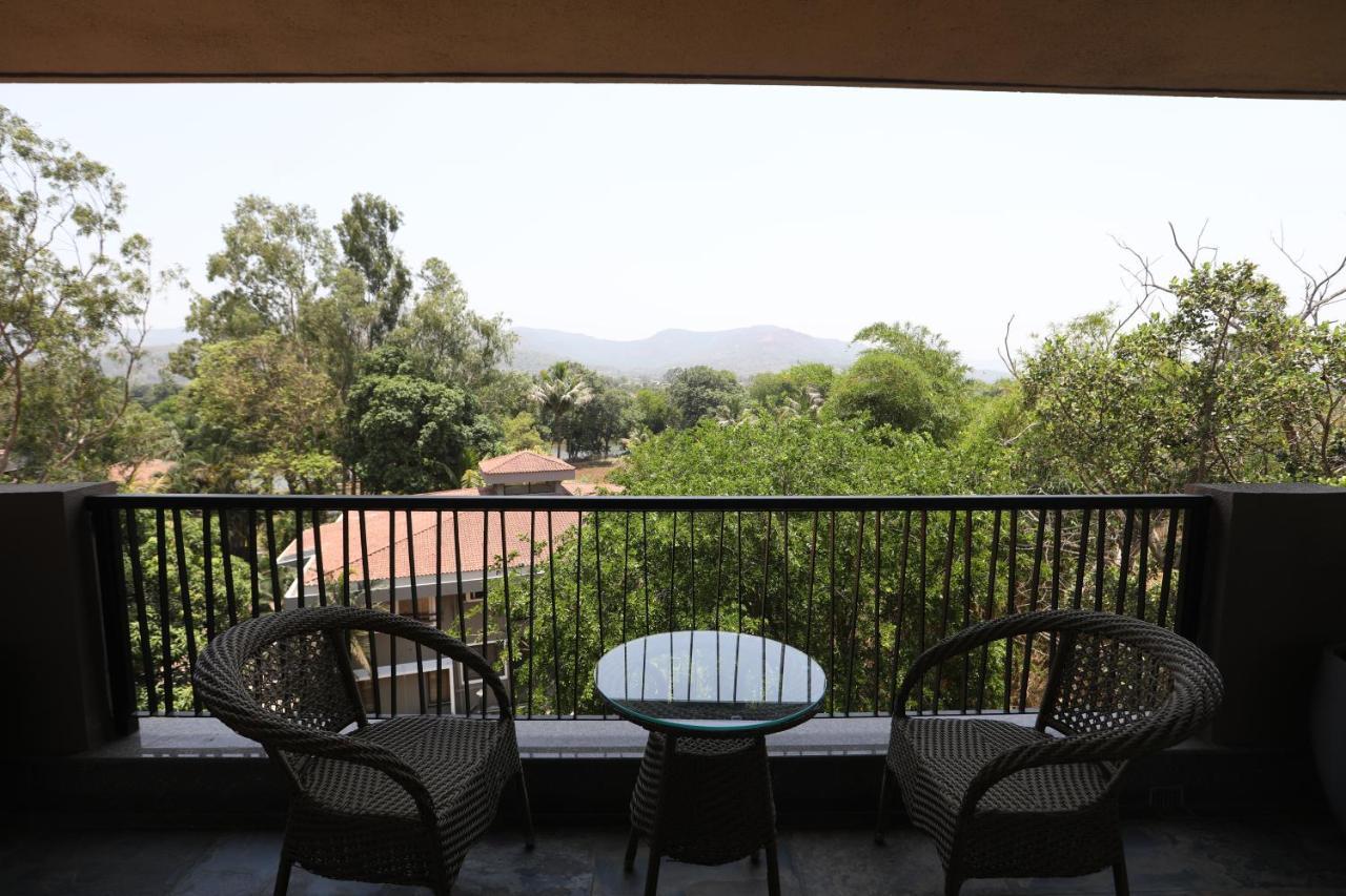 Golden Fields Resort Mulshi Exteriör bild