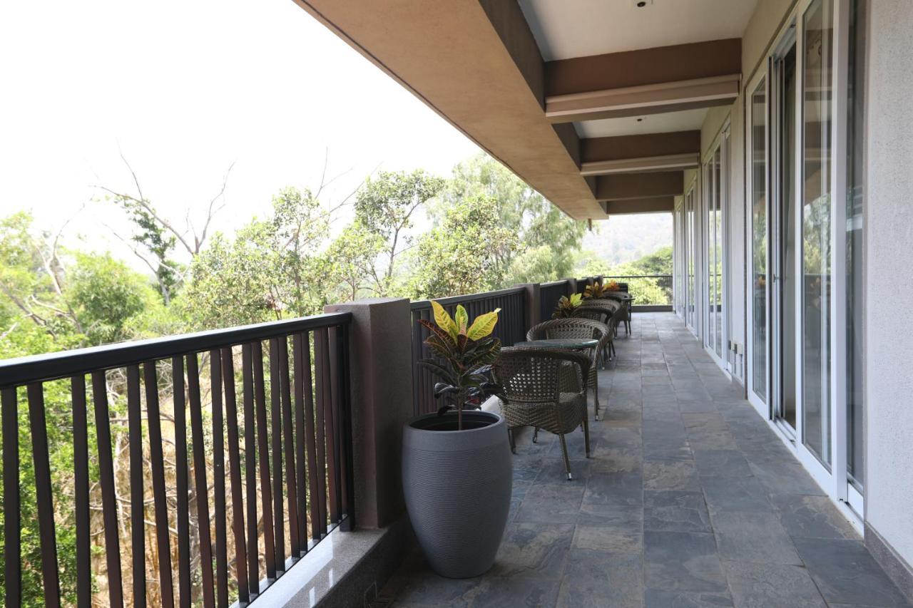 Golden Fields Resort Mulshi Exteriör bild