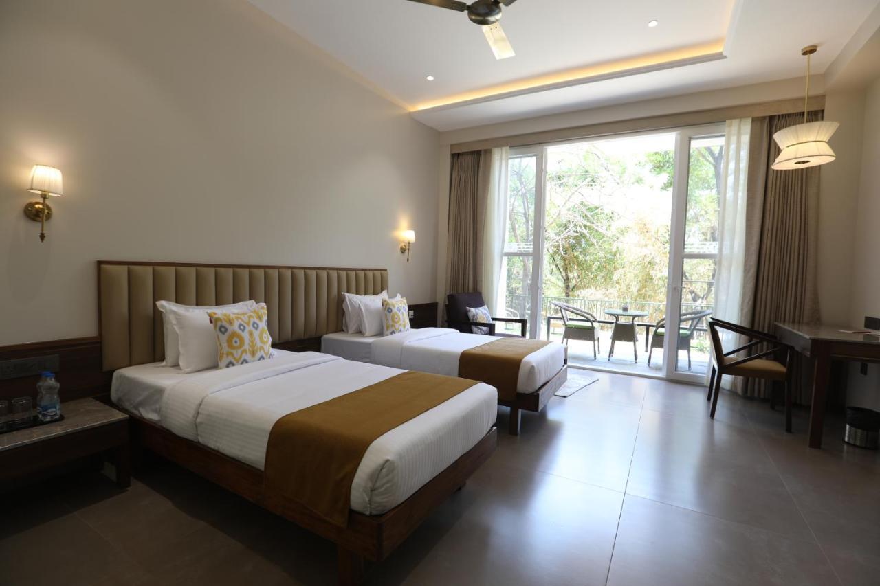 Golden Fields Resort Mulshi Exteriör bild