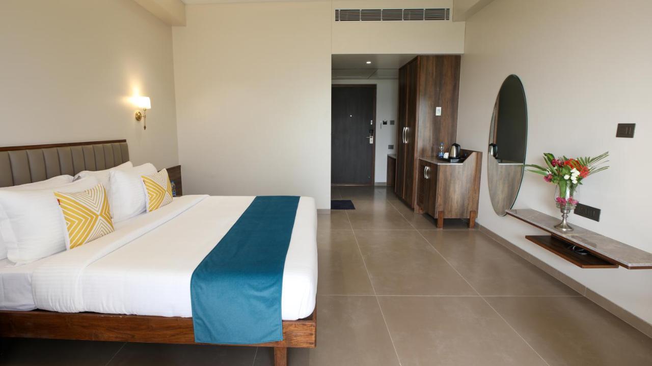 Golden Fields Resort Mulshi Exteriör bild