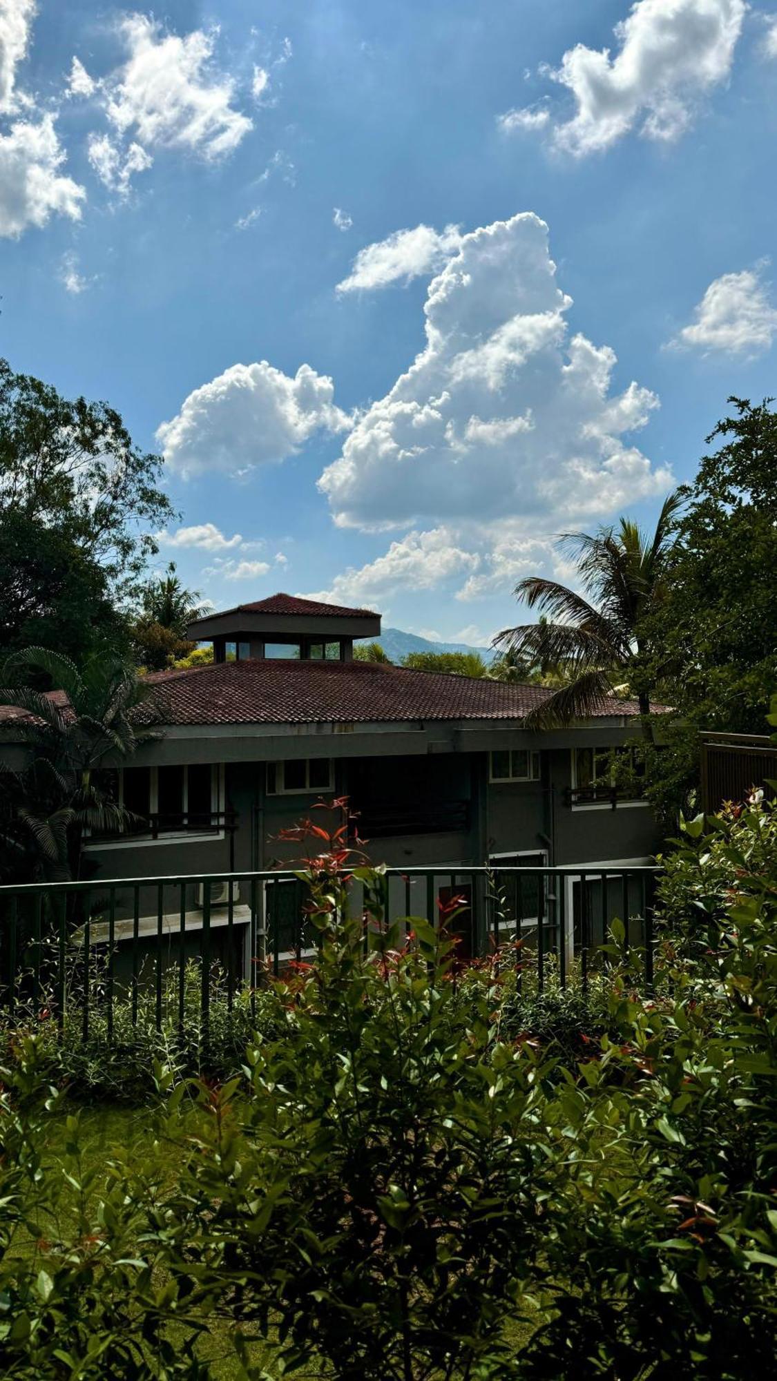 Golden Fields Resort Mulshi Exteriör bild