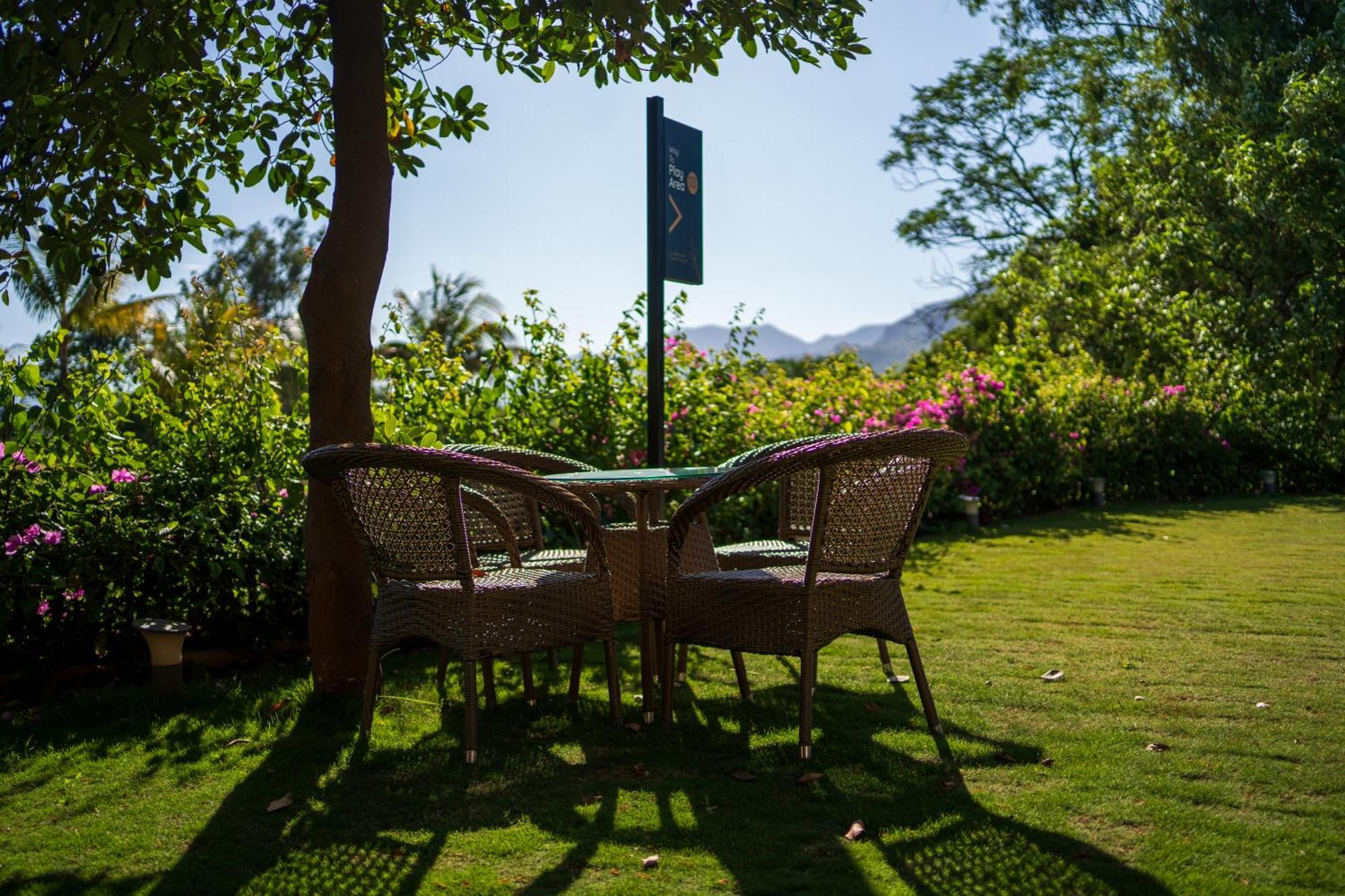 Golden Fields Resort Mulshi Exteriör bild